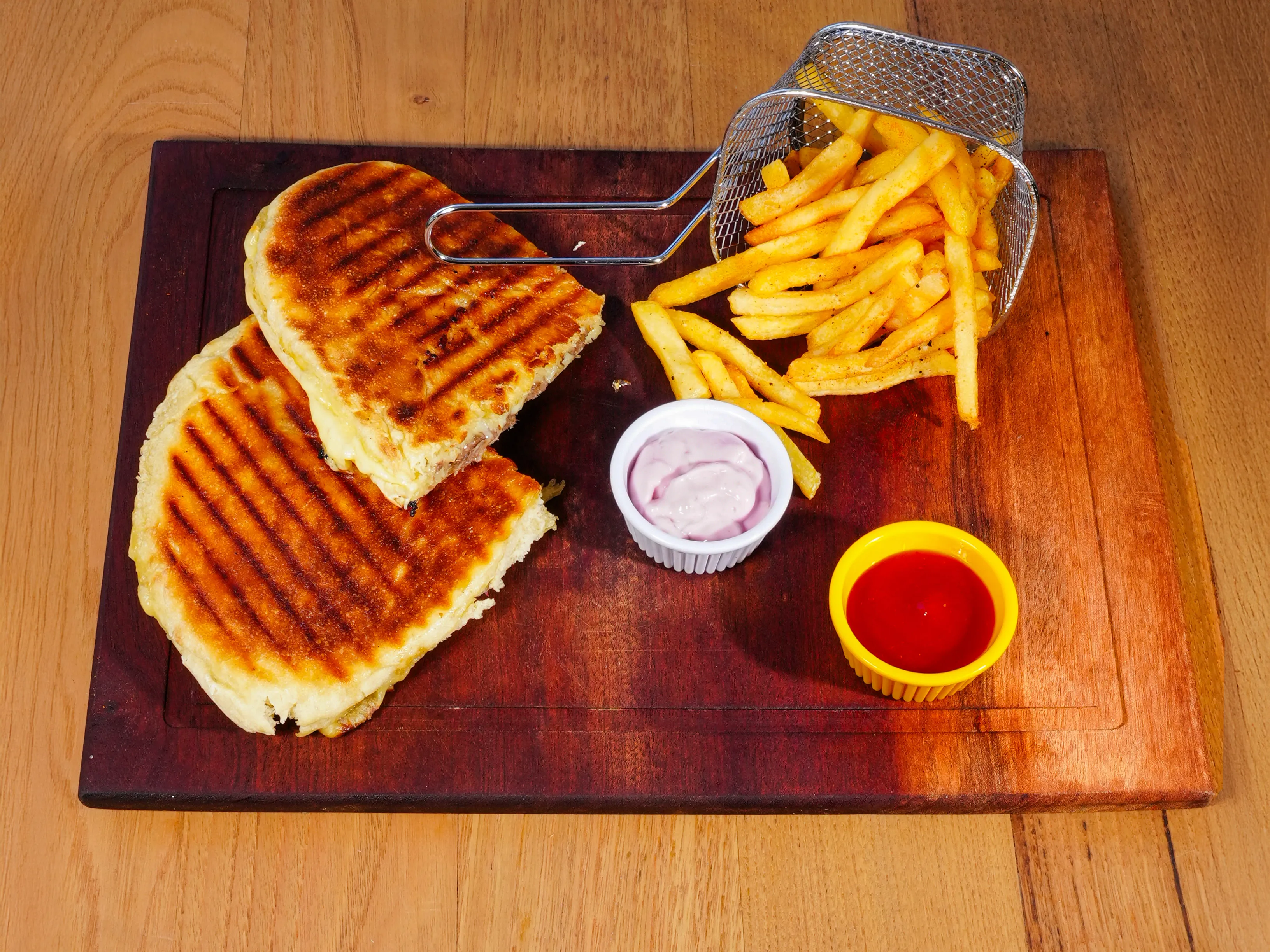 Kavurmalı Bazlama Tost